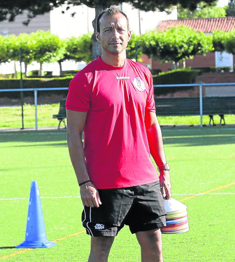 Santi Sedano, en el campo de San Telmo, durante el primer entrenamiento de pretemporada. 