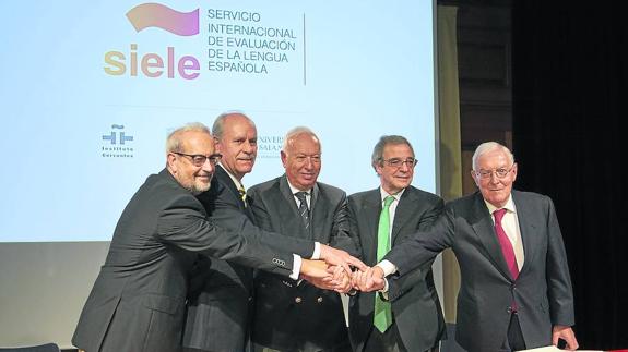 Ruipérez, el ministro García Margallo y García de la Concha, en la presentación del SIELE en 2015. 