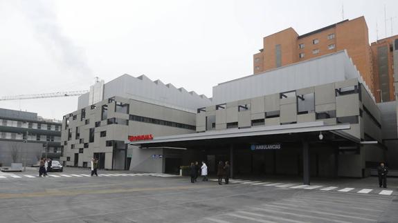 Suspenden a un médico en Valladolid por colocar una cámara en el vestuario femenino