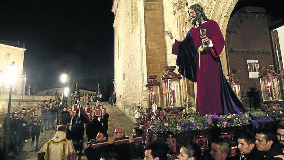 Nuestro Padre Jesús de la Redención saliendo de las Dueñas durante la pasada Cuaresma.