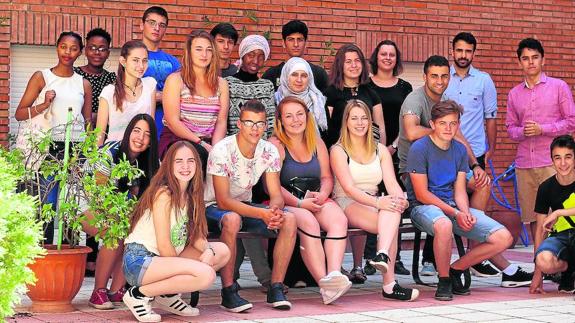 Jóvenes de diferentes nacionalidades conocen Salamanca gracias al empeño de BB&R por dejar en esta tierra parte de su desempeño. 