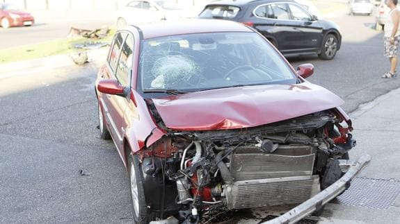 Renault Megane tras el choque frontal