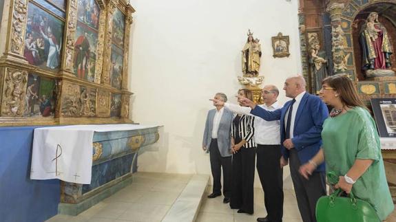 El presidente de la Diputación, Jesús Julio Carnero, y el alcalde de Cabreros del Monte, Gregorio Hernández, en la inauguración. 