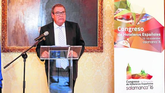 Juan Molas, presidente de la Confederación de Hoteles. 