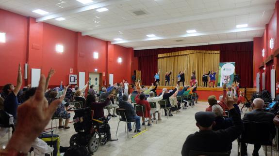 Usuarios en una sesión de pilates del programa de envejecimient activo de Plena Incursión Castilla y León