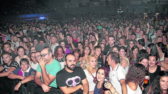 Espectadores del concierto de Estopa, en los pasados sanantolines.