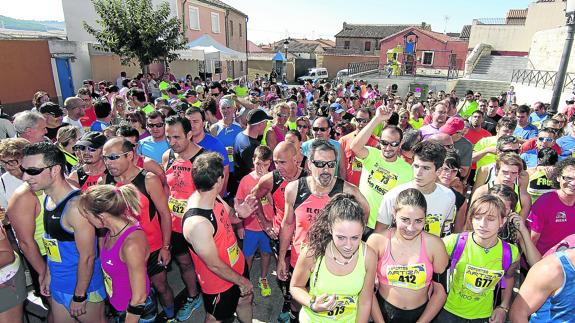 Corredores preparados para la carrera celebrada en Villalobón.