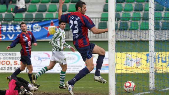 Uno de los goles que marcó la Segoviana a la Cebrereña.