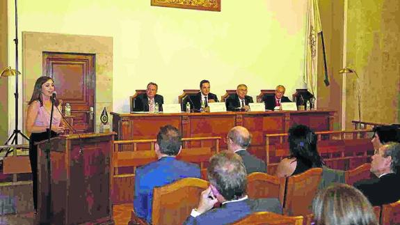 El Aula Magna de Filología acogió la entrega de los Premios Nacionales de Informática, acto que fue presidido por el vicerrector de Investigación y Transferencia de la Usal, Juan Manuel Laya.