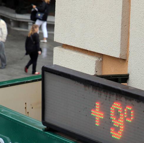 El termómetro marca 9 grados, este miércoles a mediodía.