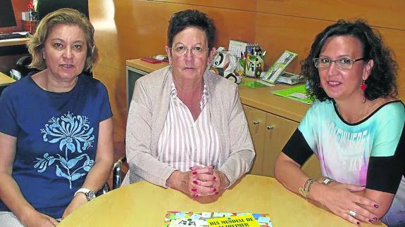 Mª Amparo Rodríguez, directora;Magdalena Hernández, presidenta; y Eva María Sánchez. 