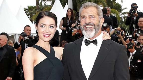 Rosalind Ross y Mel Gibson. 