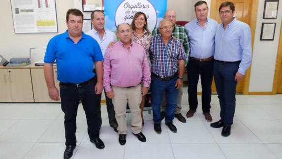 La consejera Milagros Marcos junto a representantes del Consorcio de Promoción del Ovino en Villalpando