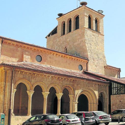 Iglesia románica de la Trinidad, recién restaurada. 