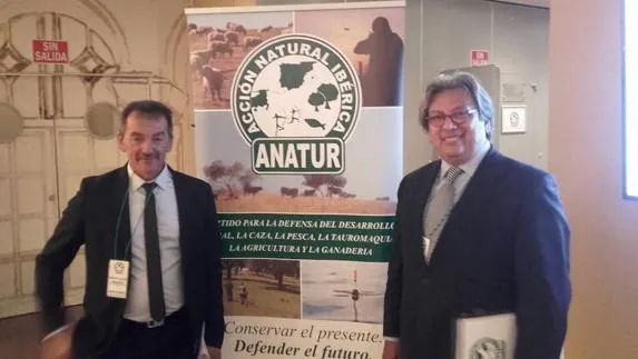 William Cárdenas, Vicepresidente de la Junta Directiva, y Eddie Puyjalon, Presidente del partido francés Caza, Pesca, Naturaleza y Tradiciones