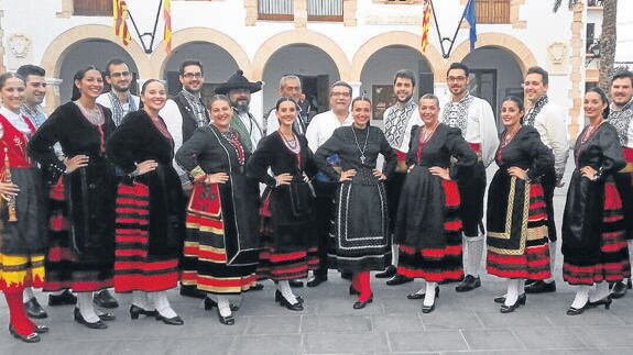 Miembros del grupo de danza de La Esteva en Ibiza. 