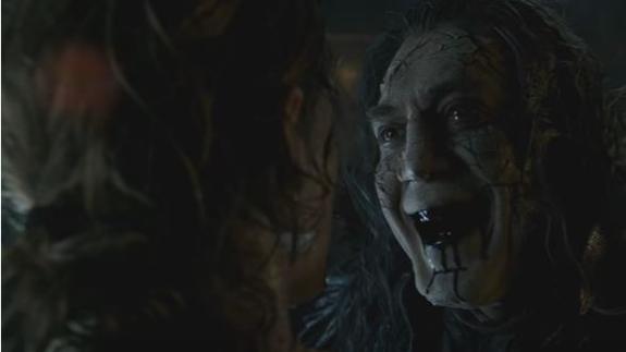 Javier Bardem caracterizado como Salazar en el trailer de Piratas el Caribe 5.