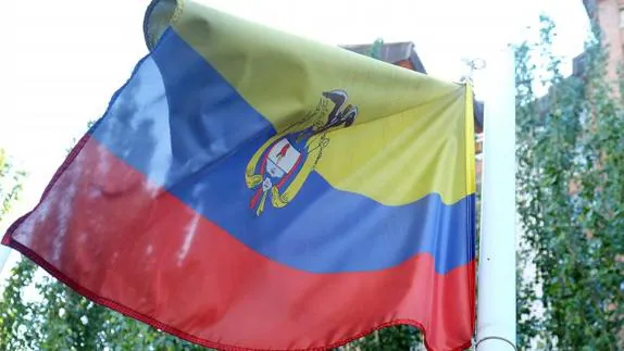 Bandera de Colombia en al vallisoletana avenida de Medina del Campo.