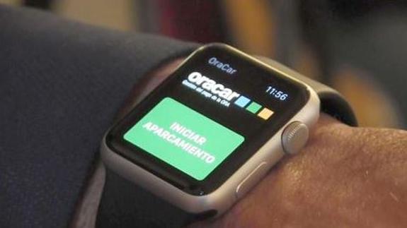 La aplicación para dispositivos móviles Oracar funcionando en un 'smartwatch'.