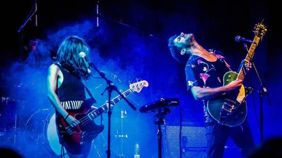 Dos de los componetes de Trepát, durante uno de sus conciertos. 