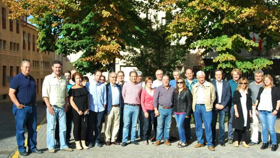 La ejecutiva provincial, este sábado, en la plaza del Salvador. 