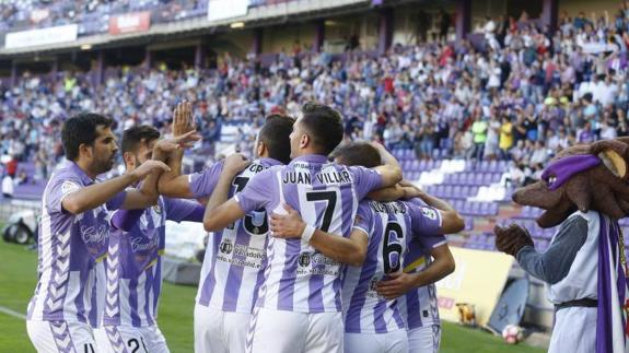 Celebrando uno de los goles contra el Alcorcón