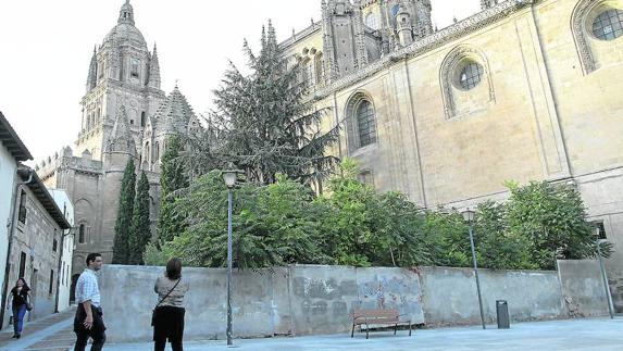 Vista del solar del Patio Chico que ha sido cedido por EspañaDuero hace unos días al Ayuntamiento. 