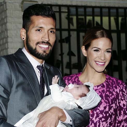 Tamara Gorro con Ezequiel Garay y su pequeña.
