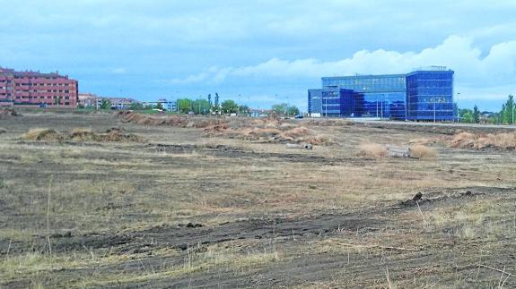 Terreno sobre el que se levantará el parque de Bomberos.