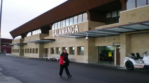 Entrada del aeropuerto de Salamanca.