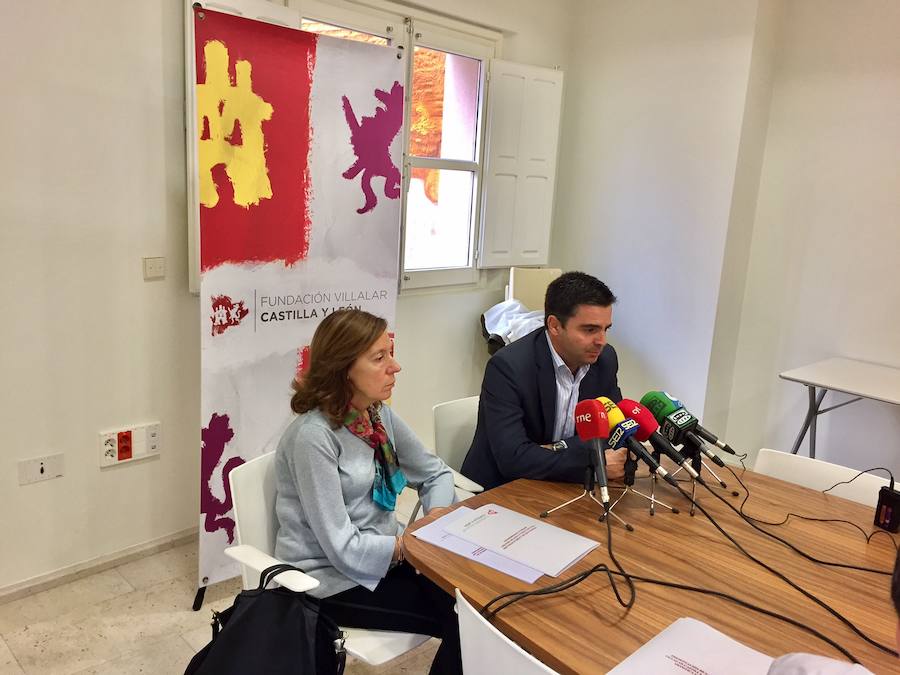 El director de la Fundación Villalar-Castilla y León, Juan Zapatero, y el miembro del Comité Consultivo en representación por Palencia de la Fundación, Teresa Alario. 
