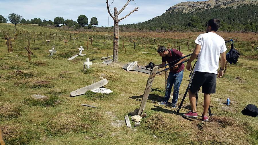 El cementerio de Sad Hill se construyó como escenario del duelo final del filme de Sergio Leone en el valle de Mirandilla, en Burgos. 