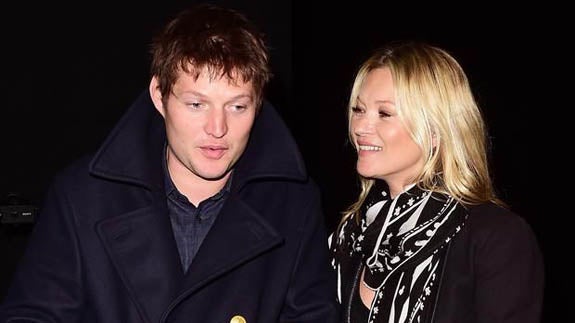 Kate Moss y Nickolai von Bismarck. 