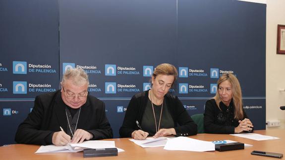 Manuel Herrero, Ángeles Armisén y Carmen Fernández.