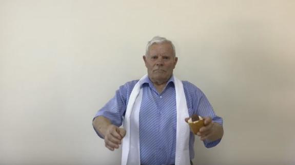Los ancianos de una residencia española le dan una vuelta más al 'Pen-pineapple-apple-pen'