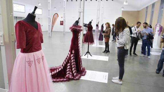 Colección de vestidos vinculados al cine y el vino.