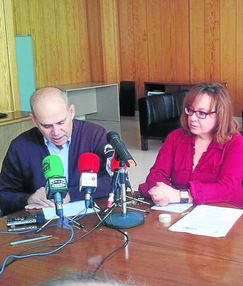 José Arostegui yLaura Zúñiga presentaron el congreso.