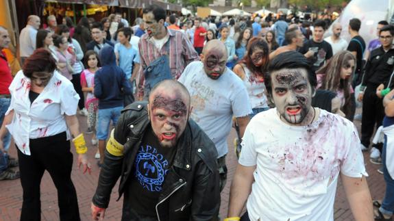 Participantes en un 'survival' zombi. Fran Jiménez