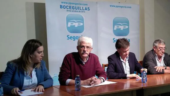 María Angeles García, Juan Ramón Represa, Francisco Vázquez y Alfredo Velasco, durante la reunión en Boceguillas. 