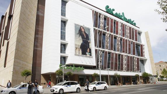 Fachada de El Corte Inglés. 