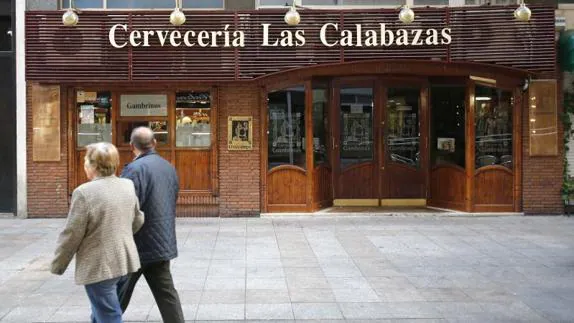 Local de la Cervecería Gambrinus, cerrada en el Patio del Castaño, en pleno centro de Palencia. 