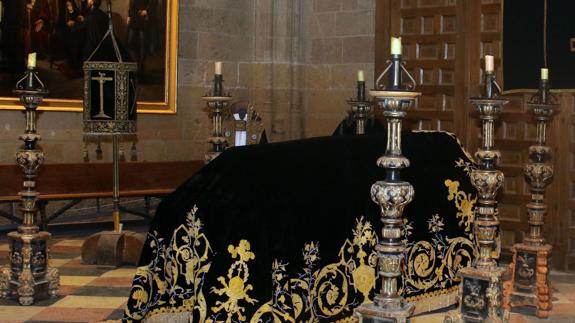 Túmulo funerario expuesto estos días en la Catedral. 