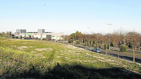 Solar de la calle Santiago Madrigal donde se ubicaría, en principio, la nueva residencia.