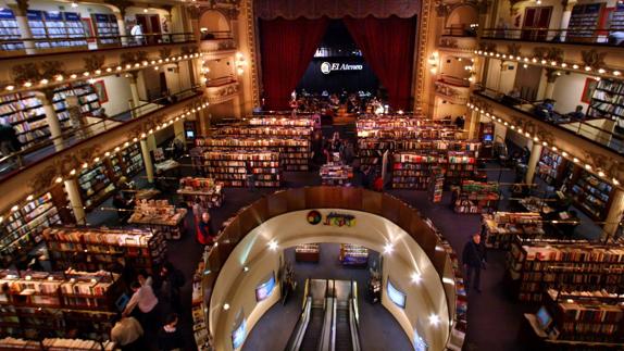 El Ateneo, la librería más importante de Latinoamérica ubicada en un antiguo teatro del centro de Buenos Aires.
