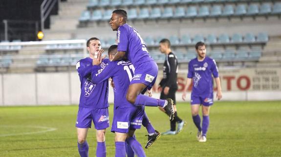 Los jugadores del Cristo Atlético celebran un gol esta temporada. 
