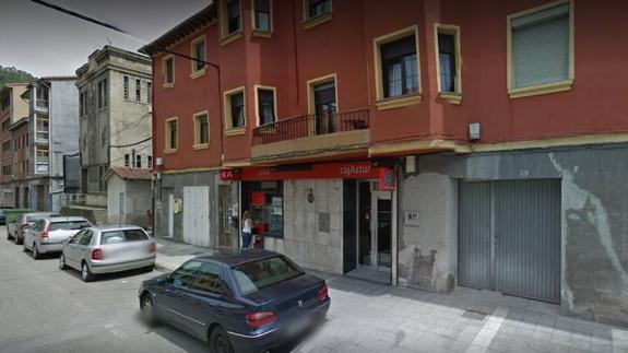 Oficina de Liberbank (antes Caja Astur) donde se produjo el atraco.