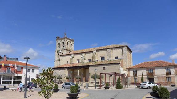 Plaza de Grijota, con la iglesia.Gonzalo Alcalde Crespo