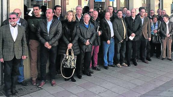 Alcaldes de la zona de CiudadRodrigo que participaron en el encuentro con el presidente de la Diputación. 