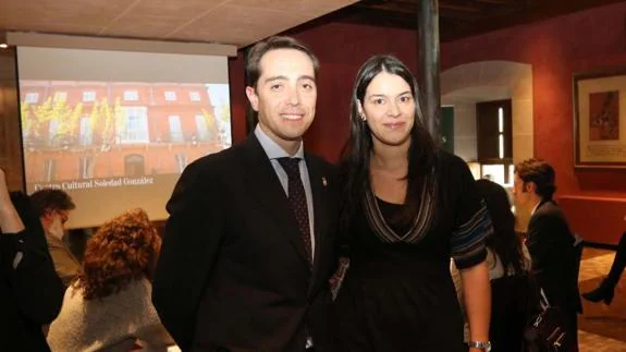 Nuria Herrero, concejal de Turismo de Benavente, y Luciano Huerga, alcalde del municipio, en la presentación.