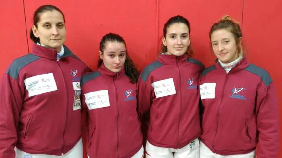 Dora Kiskapusi, Inés Martín, Naiara Moreno y María Mateos, componentes del equipo de la Liga Oro del VCE. 